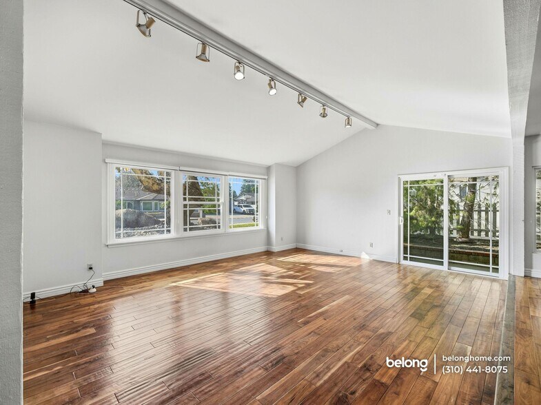 Building Photo - 22243 Craggyview St