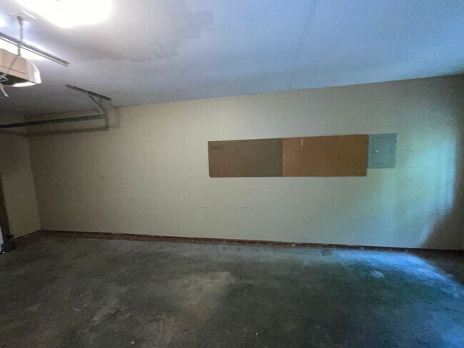 Building Photo - Now Available to View! Immaculate 2 bed, 2 bath, Fireplace, Garage, Granite and More!!