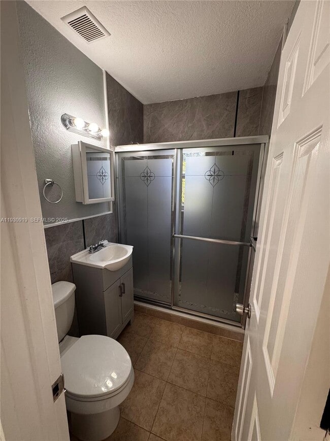 Building Photo - 3753 SW 26th Terrace