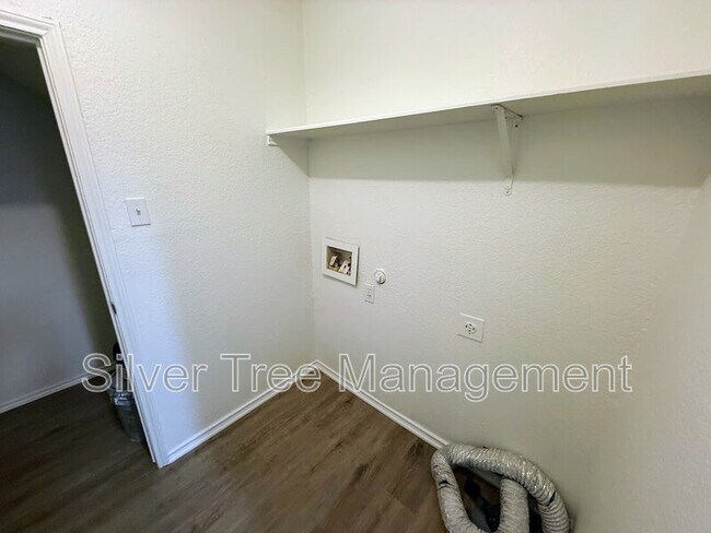 Building Photo - 2326 Summer Pl Dr