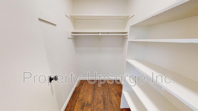 Building Photo - 488 Wiltsey Ave - C