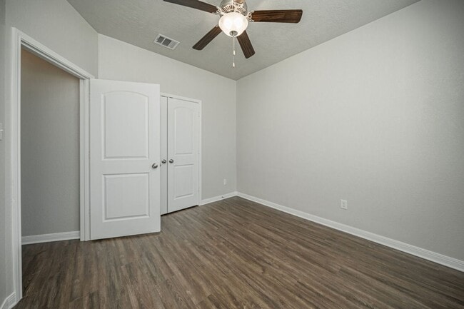Building Photo - Spacious Single-Family Home Available Now!
