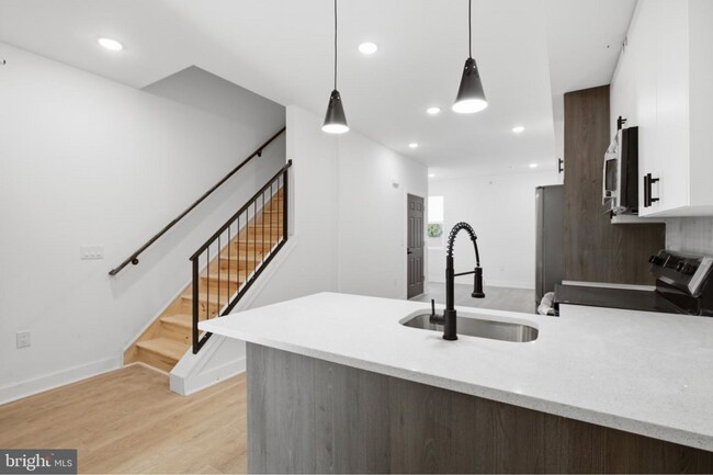 Building Photo - 2330 N 16th St