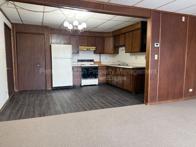 Building Photo - 911 Western Rd