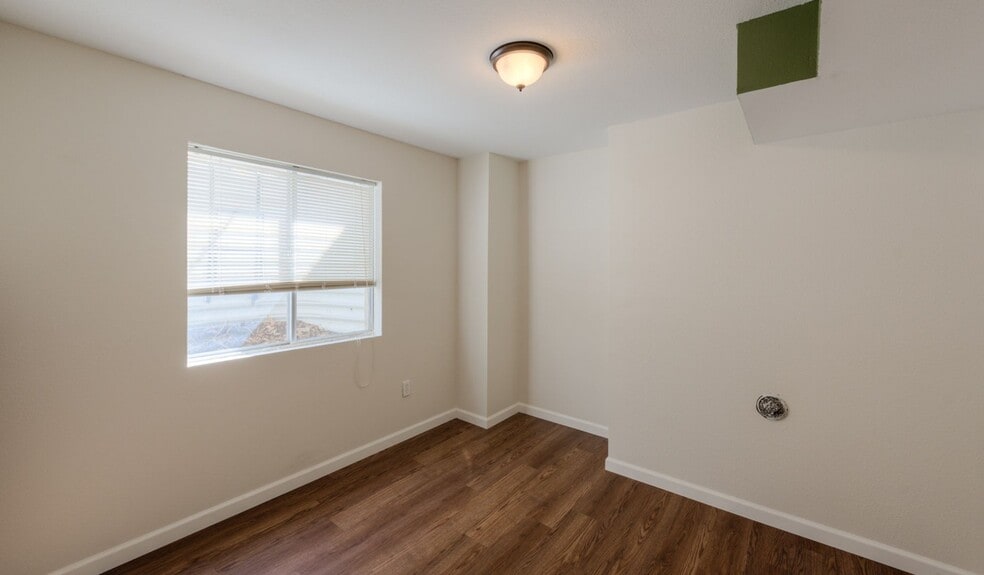 Building Photo - 835 Kane Dr