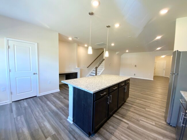 Building Photo - 836 Falls Grove Trl