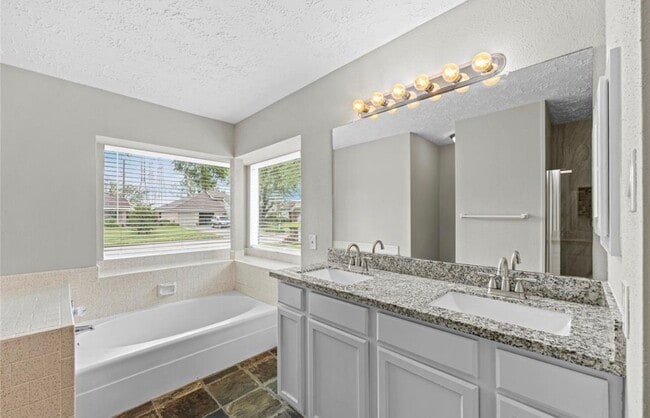Building Photo - 15711 Roxton Ridge Dr