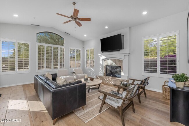 Building Photo - 7474 E Red Bird Rd