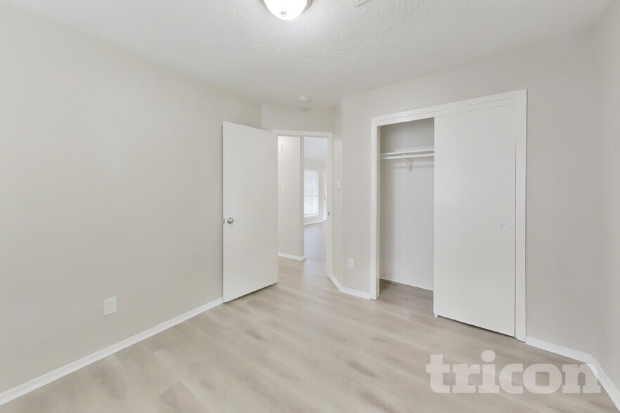 Building Photo - 14831 Waterside Dr