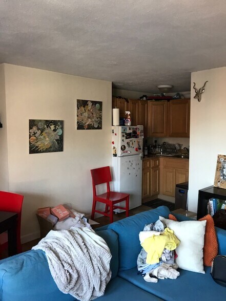 Building Photo - 4 Joy St