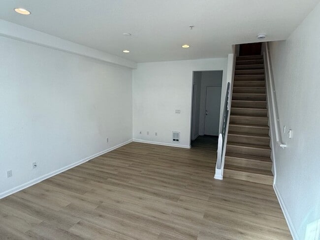 Building Photo - 3-Bedroom Townhome in Central Richmond Near Richmond BART Station