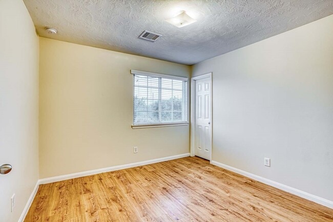 Building Photo - 18811 Dennington Dr