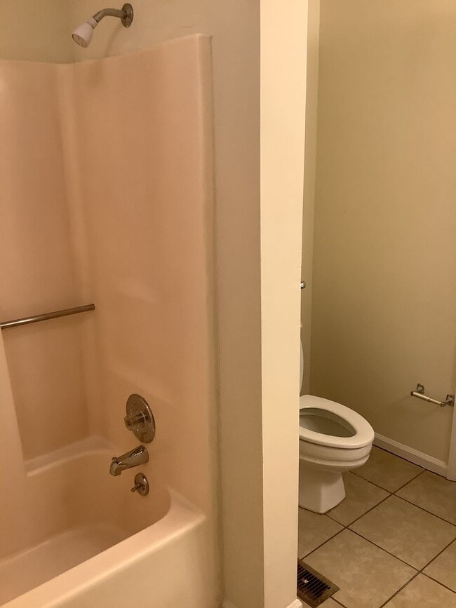 Building Photo - SLEEPY CREEK DR - 270/272