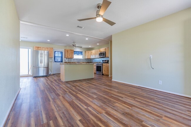 Building Photo - Charming 3 Bed 1 Bath Home