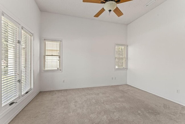 Building Photo - 47 Stonehenge Dr