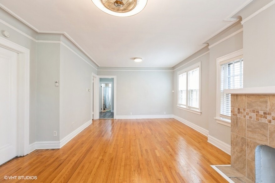 Living /Dining Room - 14115 S Dearborn St