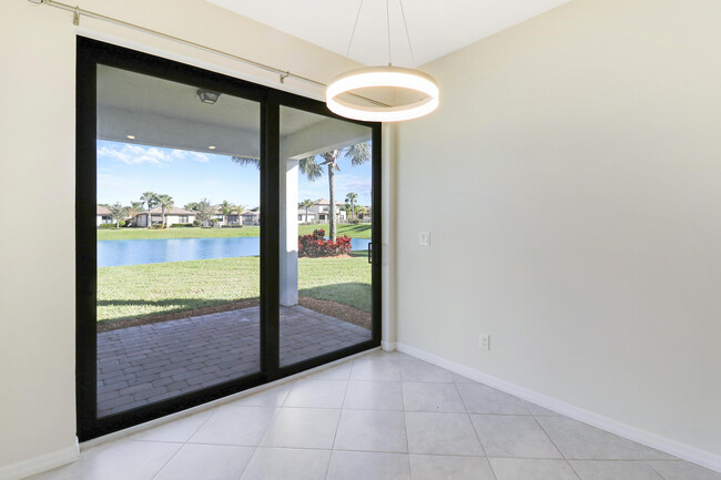 Building Photo - 633 SE Monet Dr