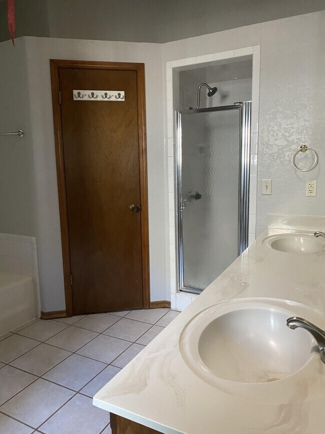 Building Photo - 541 NW 170th St