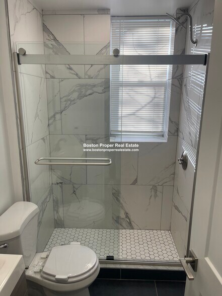 Building Photo - 124 Peterborough St