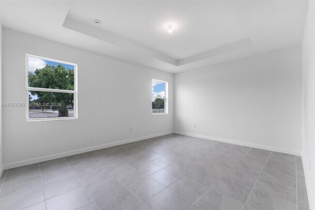 Building Photo - 2960 SE 23rd Ave