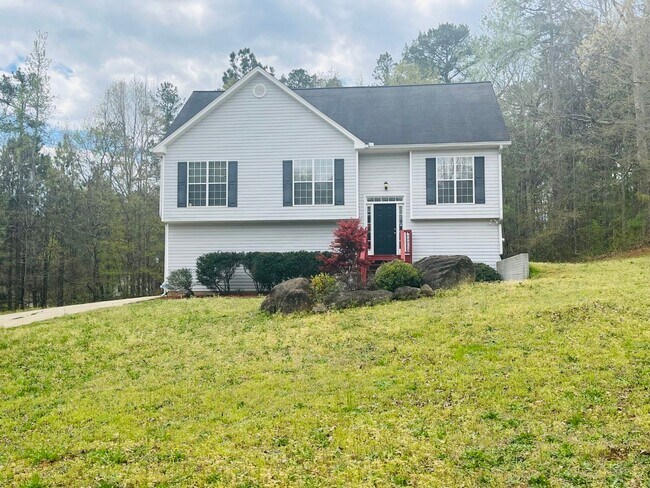 Building Photo - Northgate district! 4 bed/2.5 full bath, newly renovated, large lot, approx 2500 sqft, 2 car gara...