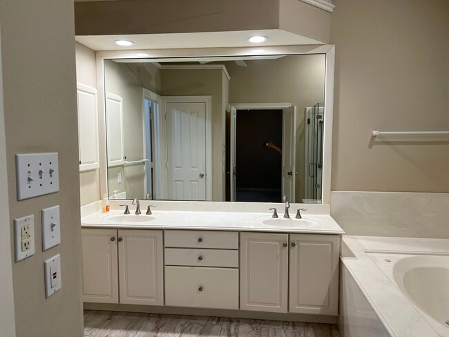 Building Photo - 110 S Mill Trace Dr