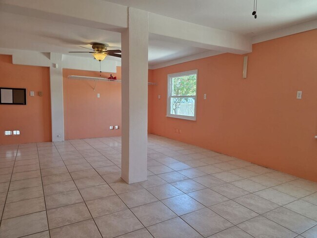 Building Photo - Downtown Gulfport - The Pineapple House