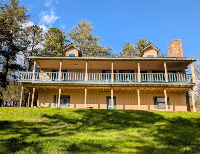 Building Photo - 729 Chalet Village Dr