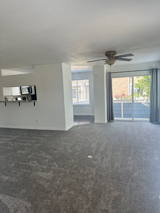 Building Photo - "Charming 2-Bed Townhouse Retreat with 2.5 Baths in Lochbuie – Spacious 1312 Sq. Ft. Living!"