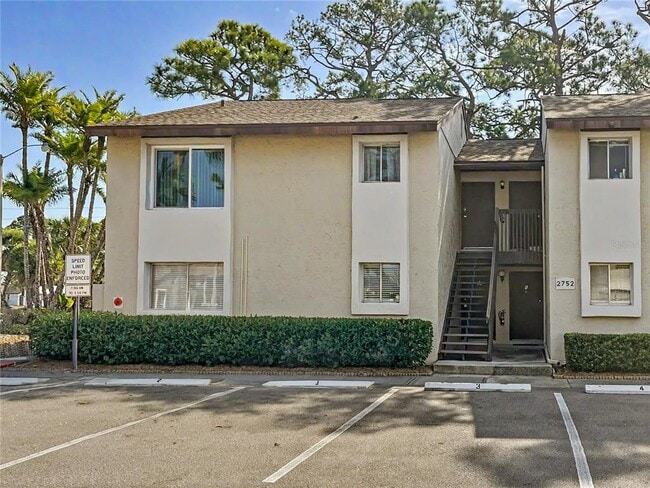 Building Photo - 2752 Hidden Lake Blvd