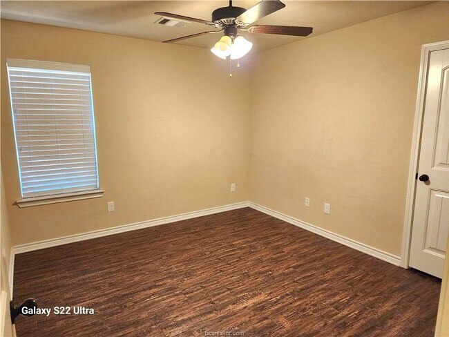 Building Photo - 4 Bedroom, 2 Bath in Dove Crossing Subdivi...