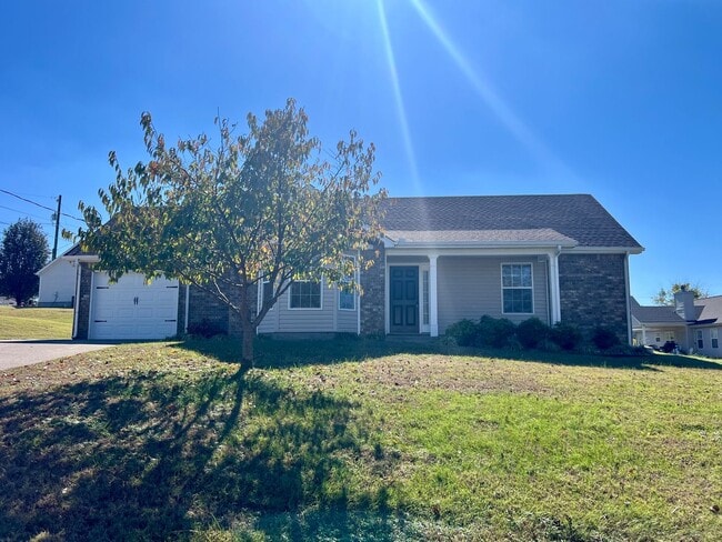 Building Photo - Beautifully updated 3 BR 2 Bath Home in La...