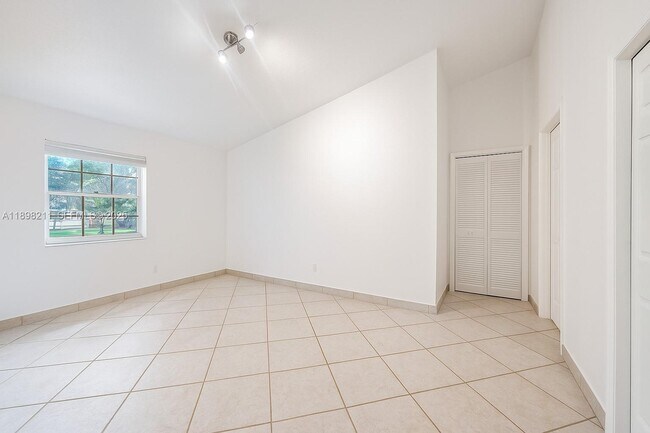 Building Photo - 14478 SW 139th Ave Cir W