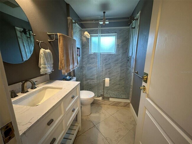 Building Photo - 24508 Saragossa Ln
