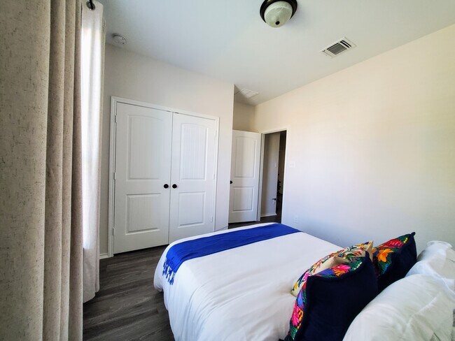 Building Photo - 14120 James Garfield St