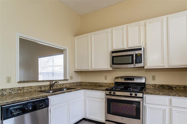 Building Photo - 1526 Rushworth Dr