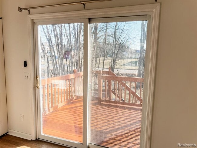 Building Photo - 1104 E Oak Dr