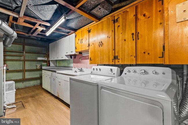Building Photo - 612 S Quincy St