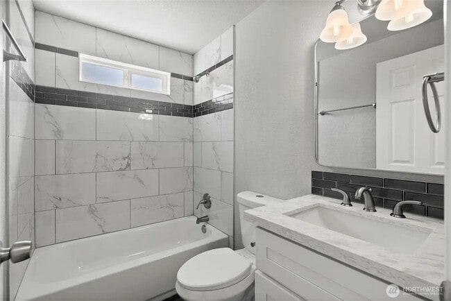 Building Photo - 502 Tullis St NE