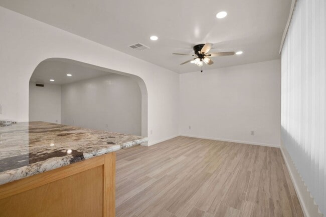Building Photo - Beautiful Remodeled 3 Bedroom Duplex