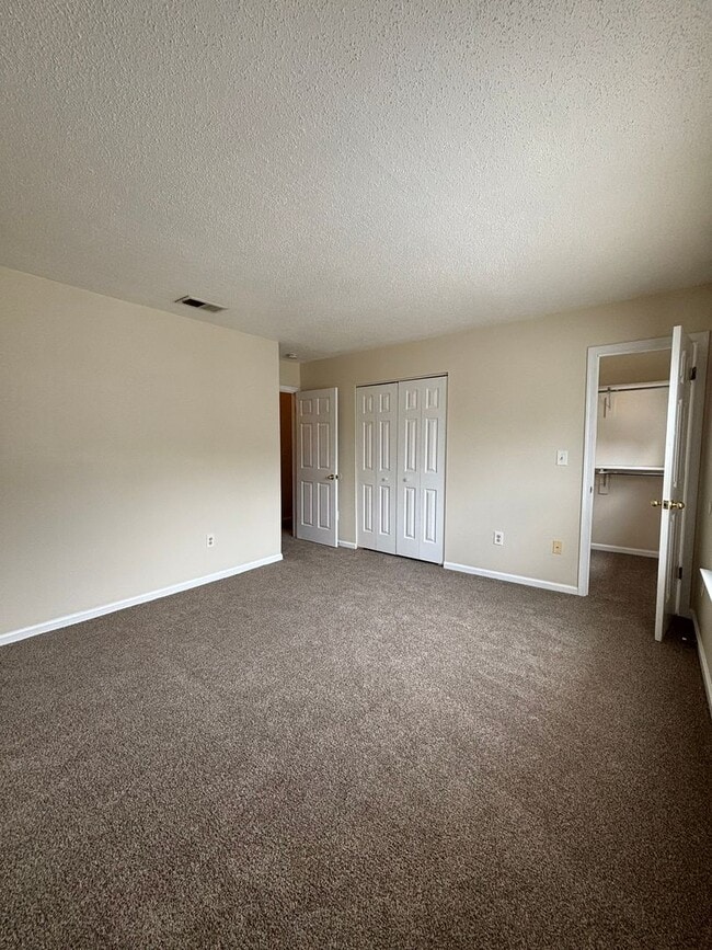 Building Photo - Beautiful 3 bedroom 1.5 Bath Fully Remodel...