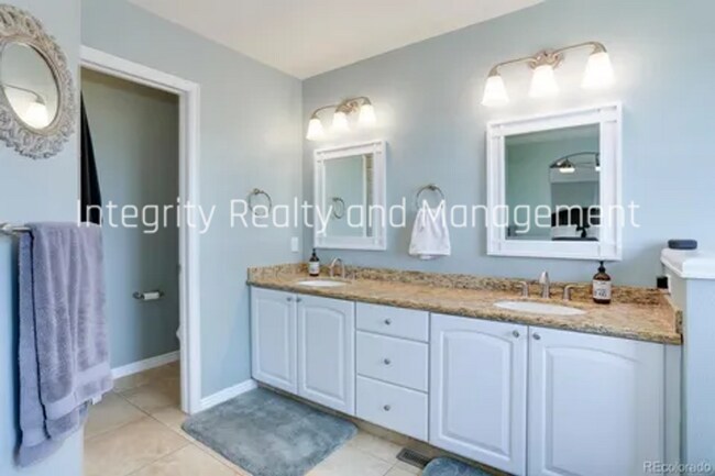 Building Photo - 8551 S Mallard Pl