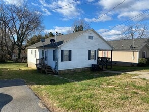 Building Photo - 107 Hood St