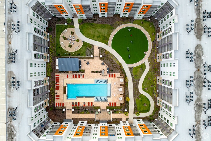 5256 International Dr Orlando, FL 32819-9463 - Deseo Grande