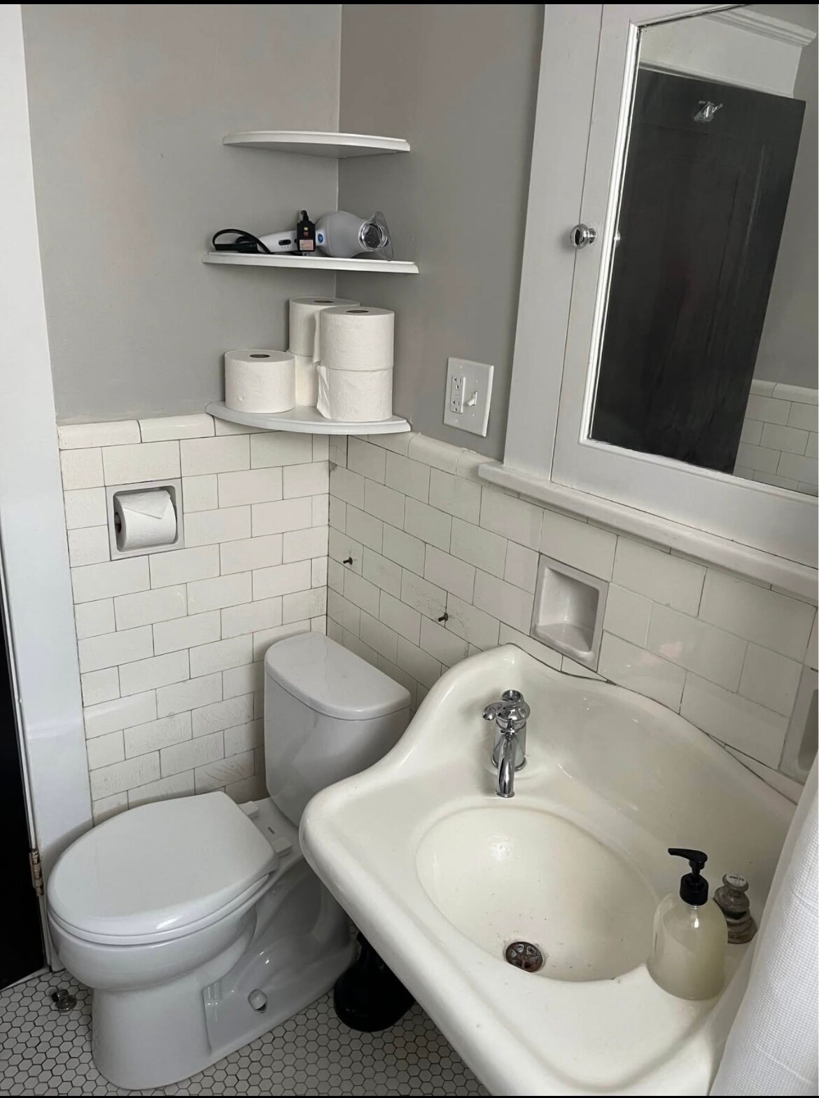 Building Photo - 449 Richmond Ave