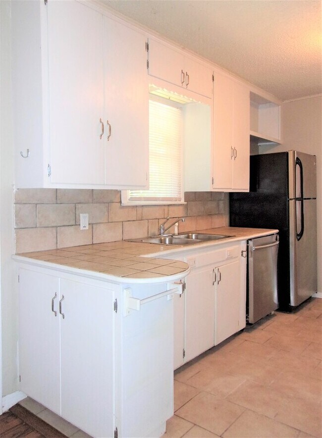 Building Photo - 3 BED 1 BATH IN CASADY HEIGHTS ADDITION OF THE VILLAGE