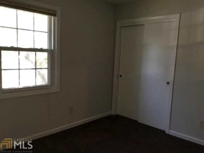 Building Photo - 3121 Colonial Way