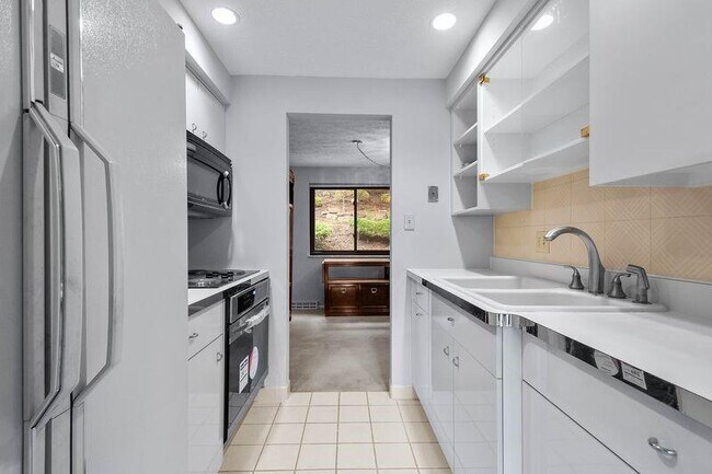 Building Photo - 214 Wedgewood Rd