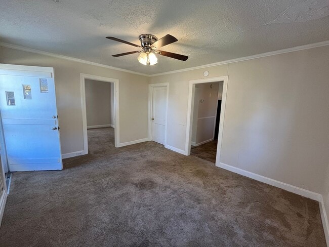 Building Photo - 1 Bedroom/ 1 Bathroom Duplex plus office, ...