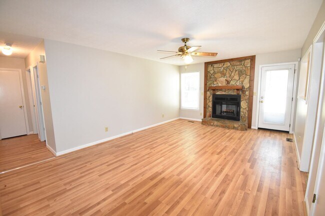 Building Photo - 1646 Rim Rd